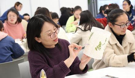 以春為名，海星女神，共赴花事，三·八婦女節(jié)快樂(lè)！